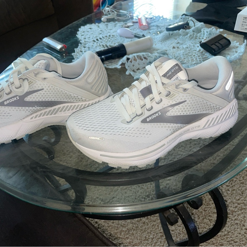 Brooks Women's Gray Athletic Shoes
